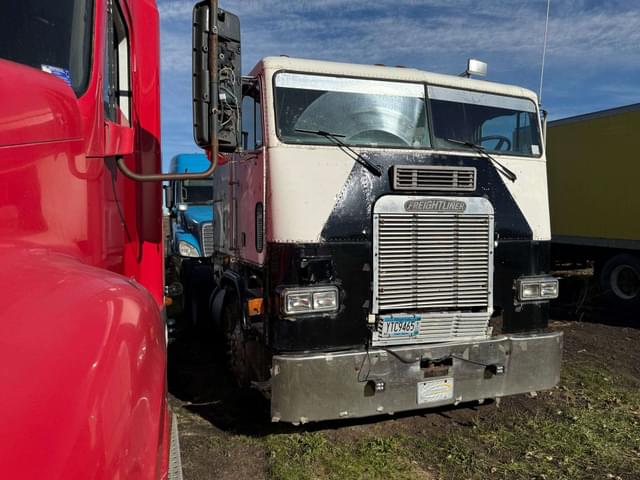 Image of Freightliner Cab Over equipment image 3