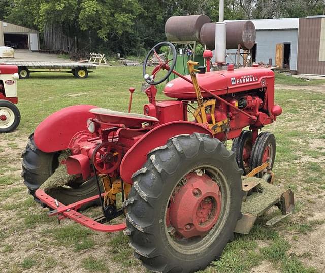 Image of Farmall B equipment image 2