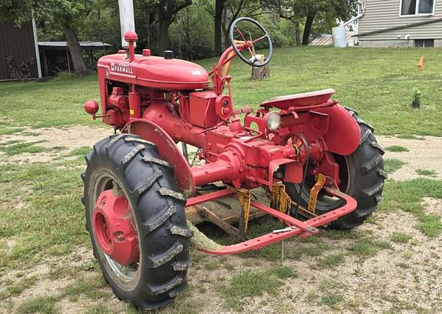 Image of Farmall B equipment image 3