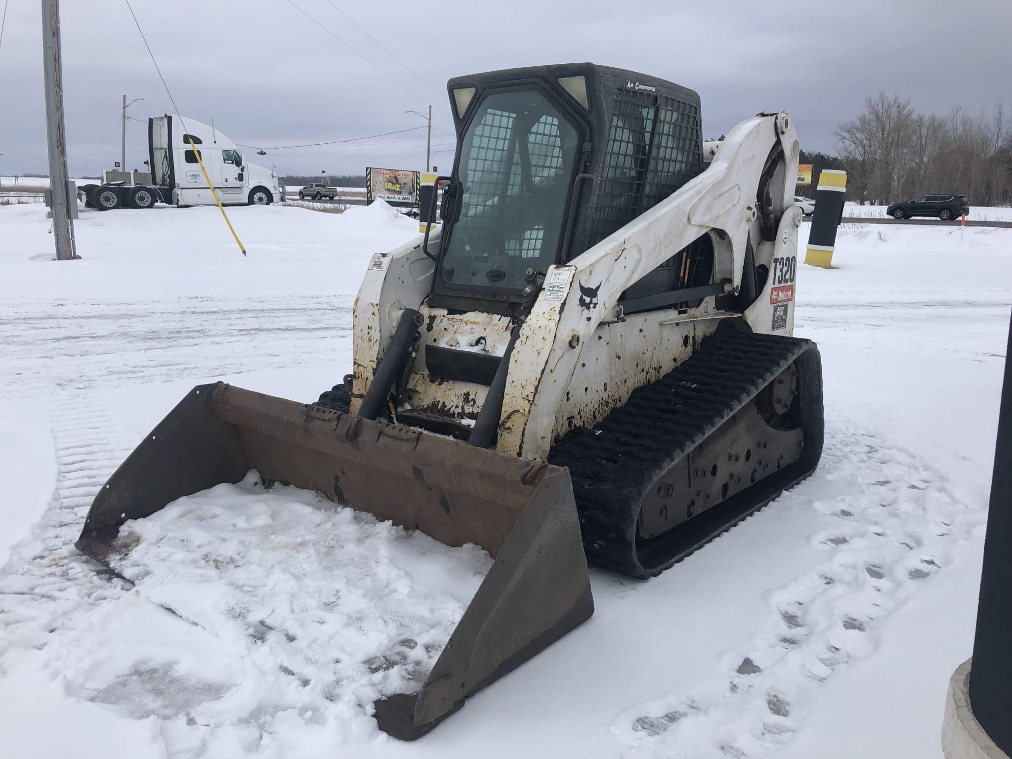 Main image Bobcat T320