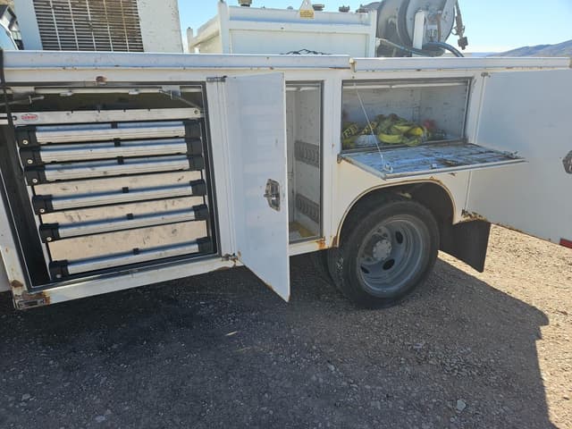 Image of Ford F-450 equipment image 2