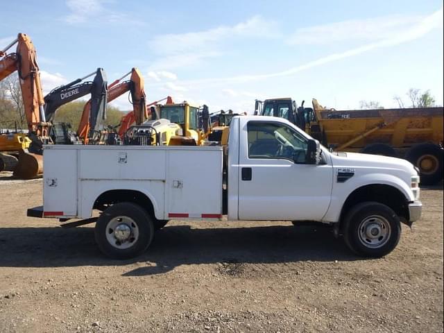 Image of Ford F-250 equipment image 2