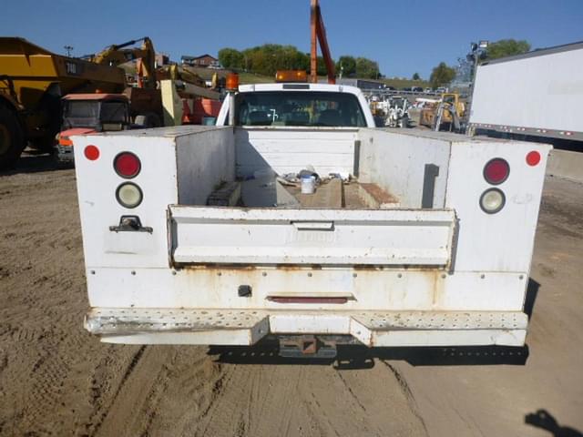 Image of Ford F-350 equipment image 3