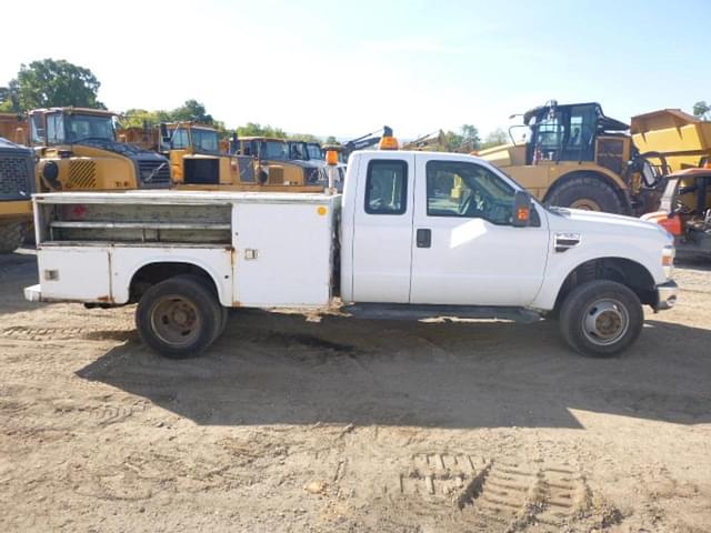 Image of Ford F-350 equipment image 1