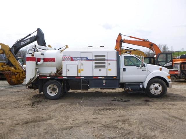 Image of Ford F-650 equipment image 2