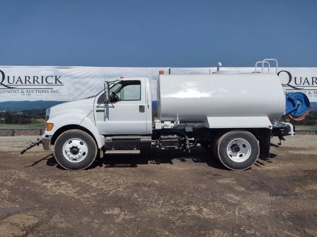 2008 Ford F-750 Equipment Image0