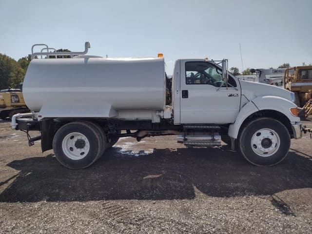 Image of Ford F-750 equipment image 2