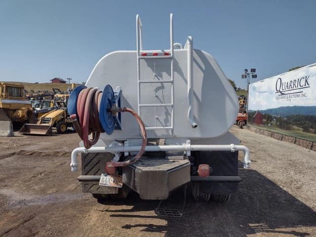 Image of Ford F-750 equipment image 3