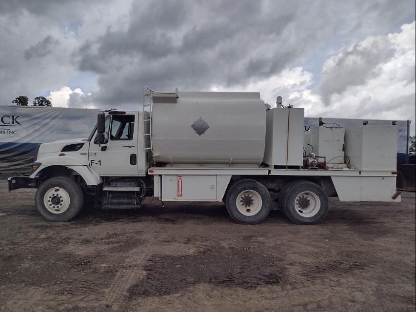 Image of International 7400 Primary image