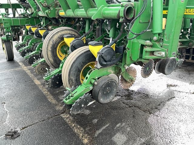 Image of John Deere 1790 equipment image 2