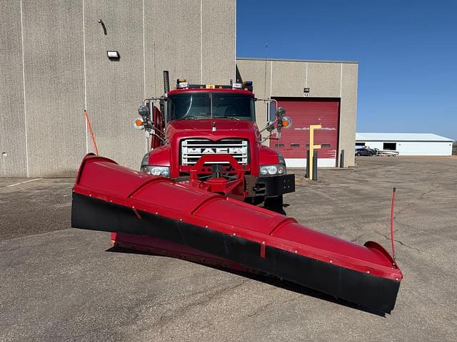 Image of Mack GU713 equipment image 1