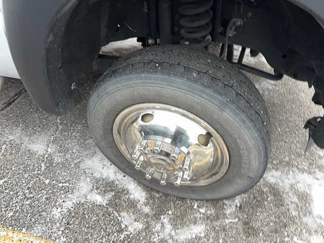 Image of Ford F-550 equipment image 3