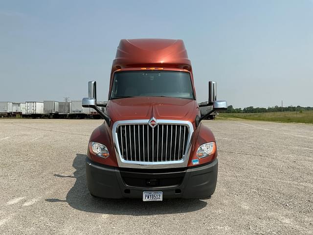 Image of International LT625 equipment image 1