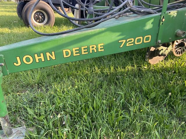 Image of John Deere 7200 equipment image 4