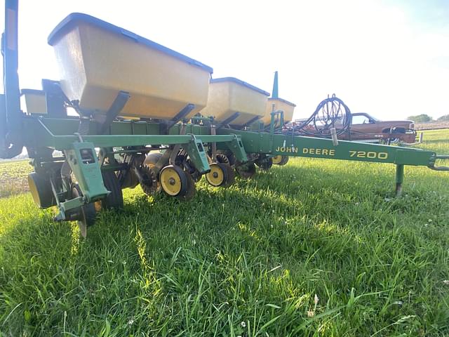 Image of John Deere 7200 equipment image 3
