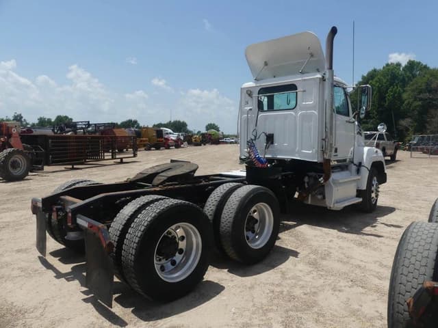 Image of Western Star 4700SF equipment image 2