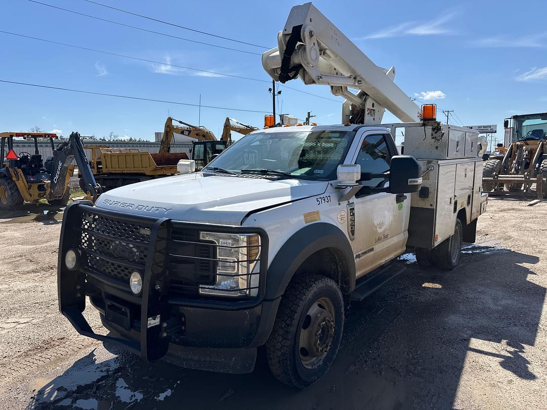 Image of Ford F-550 Primary image