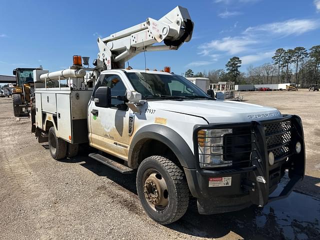 Image of Ford F-550 equipment image 2