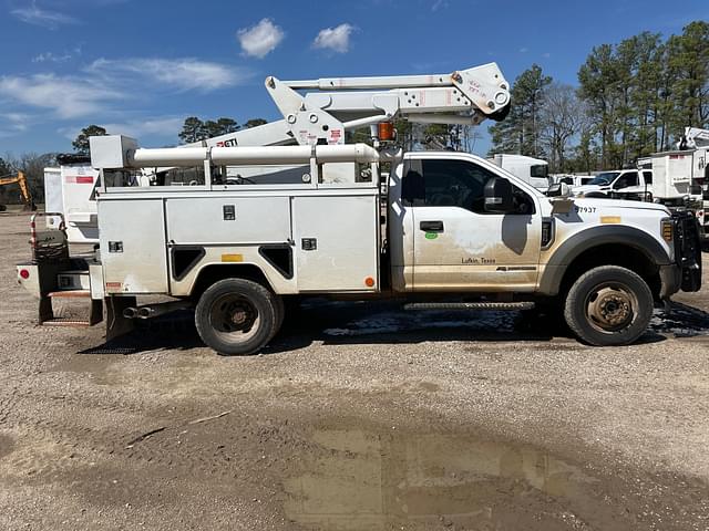 Image of Ford F-550 equipment image 3