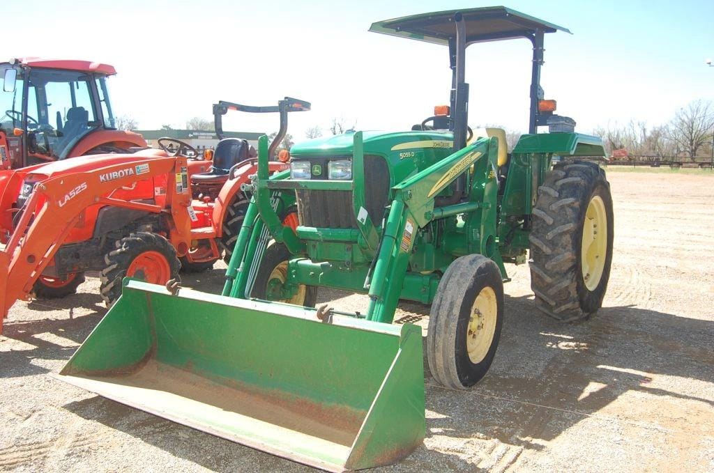 John Deere 5055D Equipment Image0