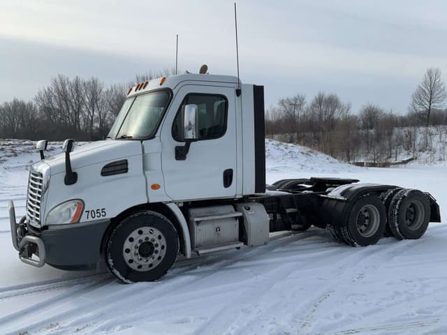 Image of Freightliner Cascadia equipment image 1