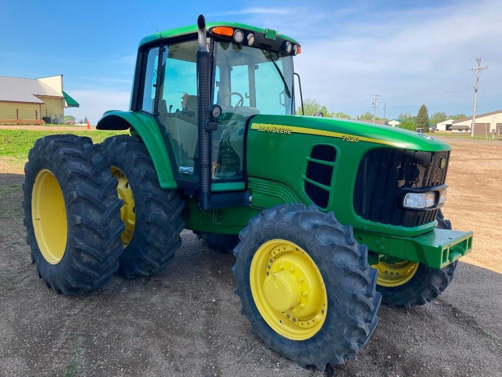 Main image John Deere 7520