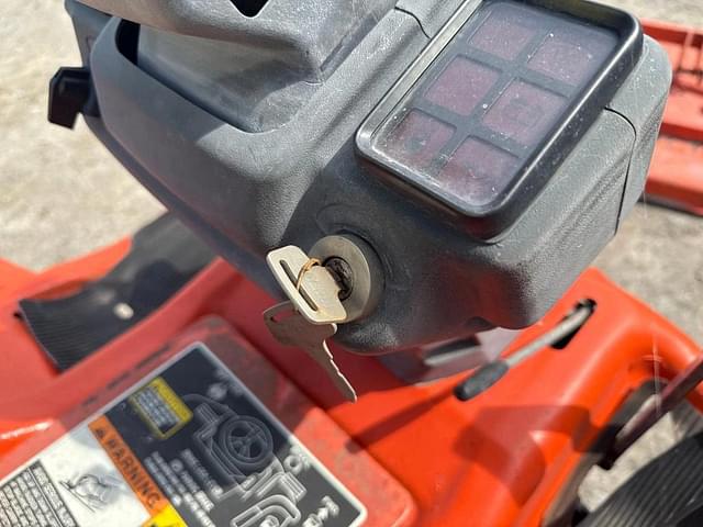 Image of Kubota F2560 equipment image 4