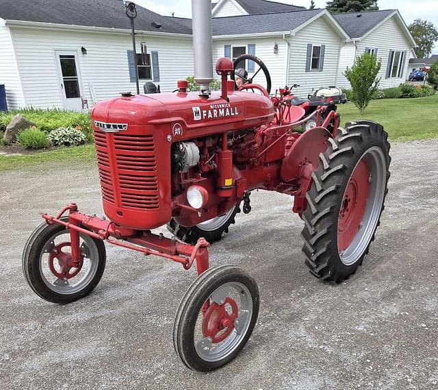 Image of Farmall Super AV equipment image 2