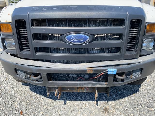 Image of Ford F-550 equipment image 3