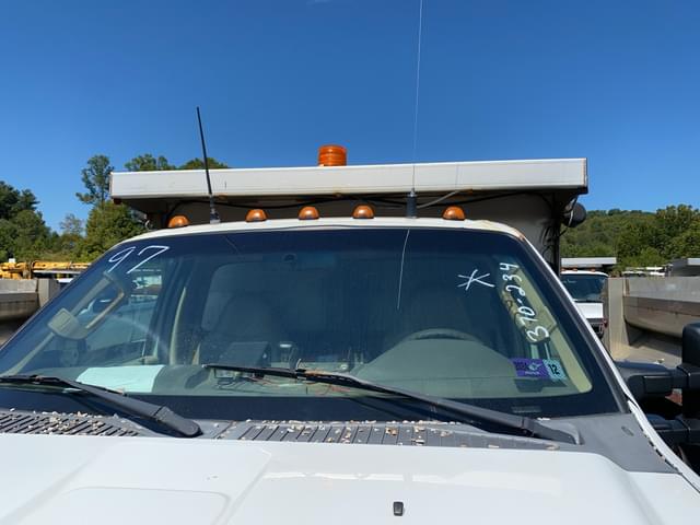 Image of Ford F-550 equipment image 2