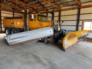 1983 Ford 9000 Image