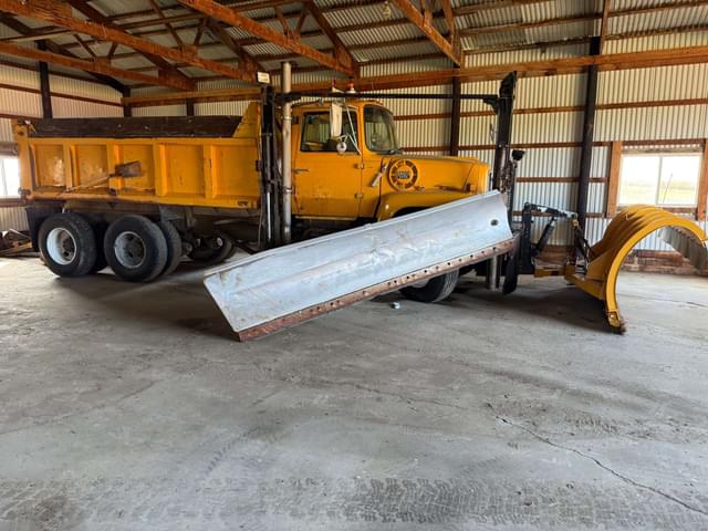 Image of Ford 9000 equipment image 1