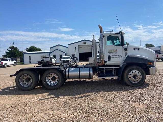 Image of Caterpillar CT660S equipment image 3