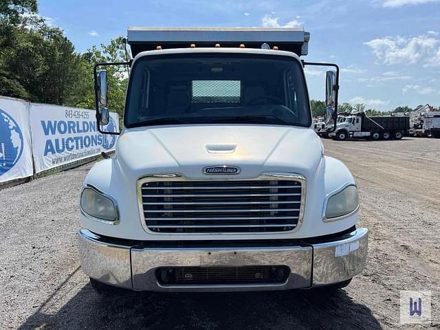 Image of Freightliner M2 106 equipment image 2