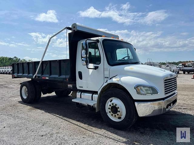 Image of Freightliner M2 106 equipment image 3