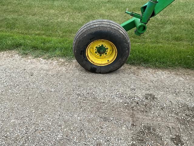 Image of John Deere 3710 equipment image 4