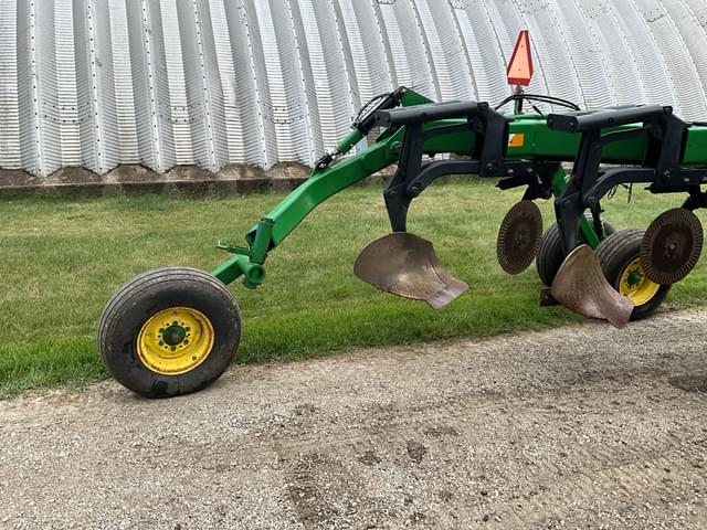 Image of John Deere 3710 equipment image 3