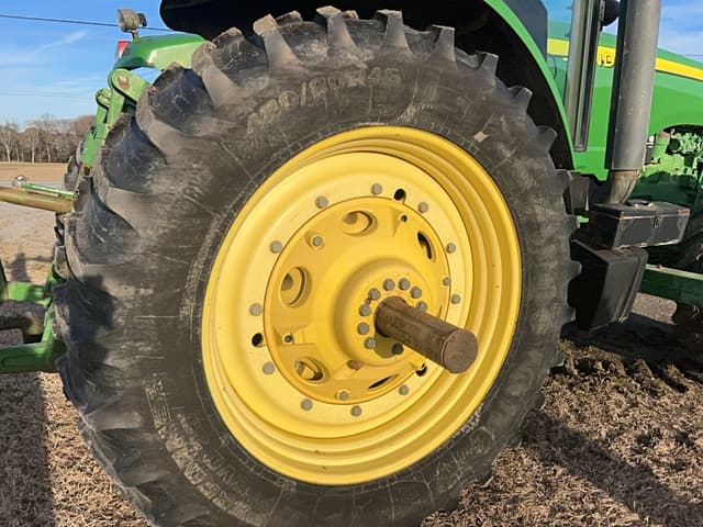 Image of John Deere 8320 equipment image 4