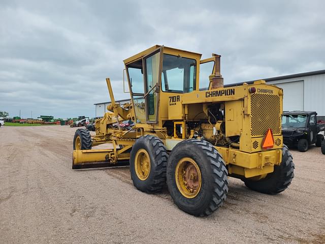 Image of Champion 710A equipment image 3