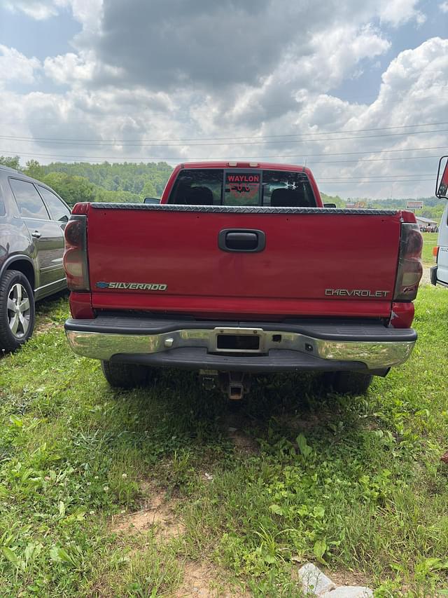 Image of Chevrolet Silverado equipment image 3