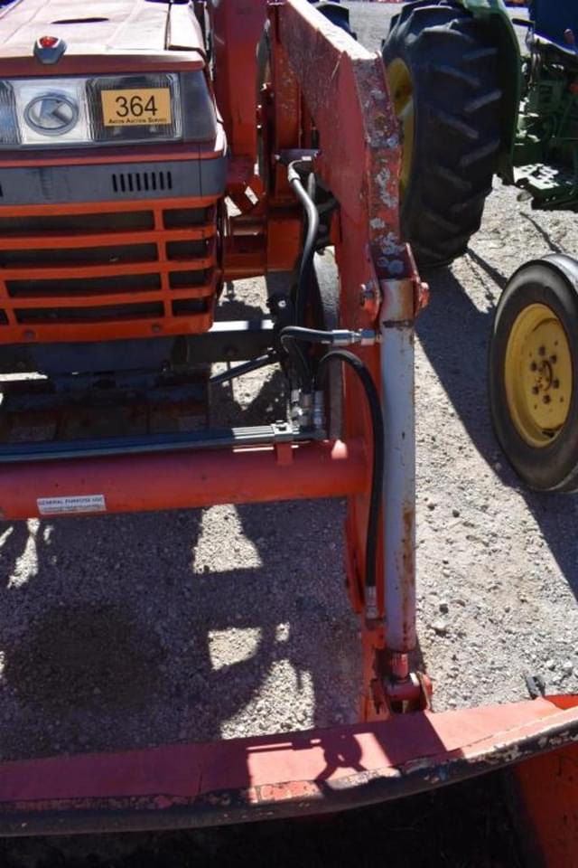 Image of Kubota L4300 equipment image 4