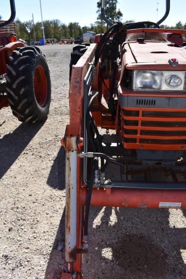 Image of Kubota L4300 equipment image 3