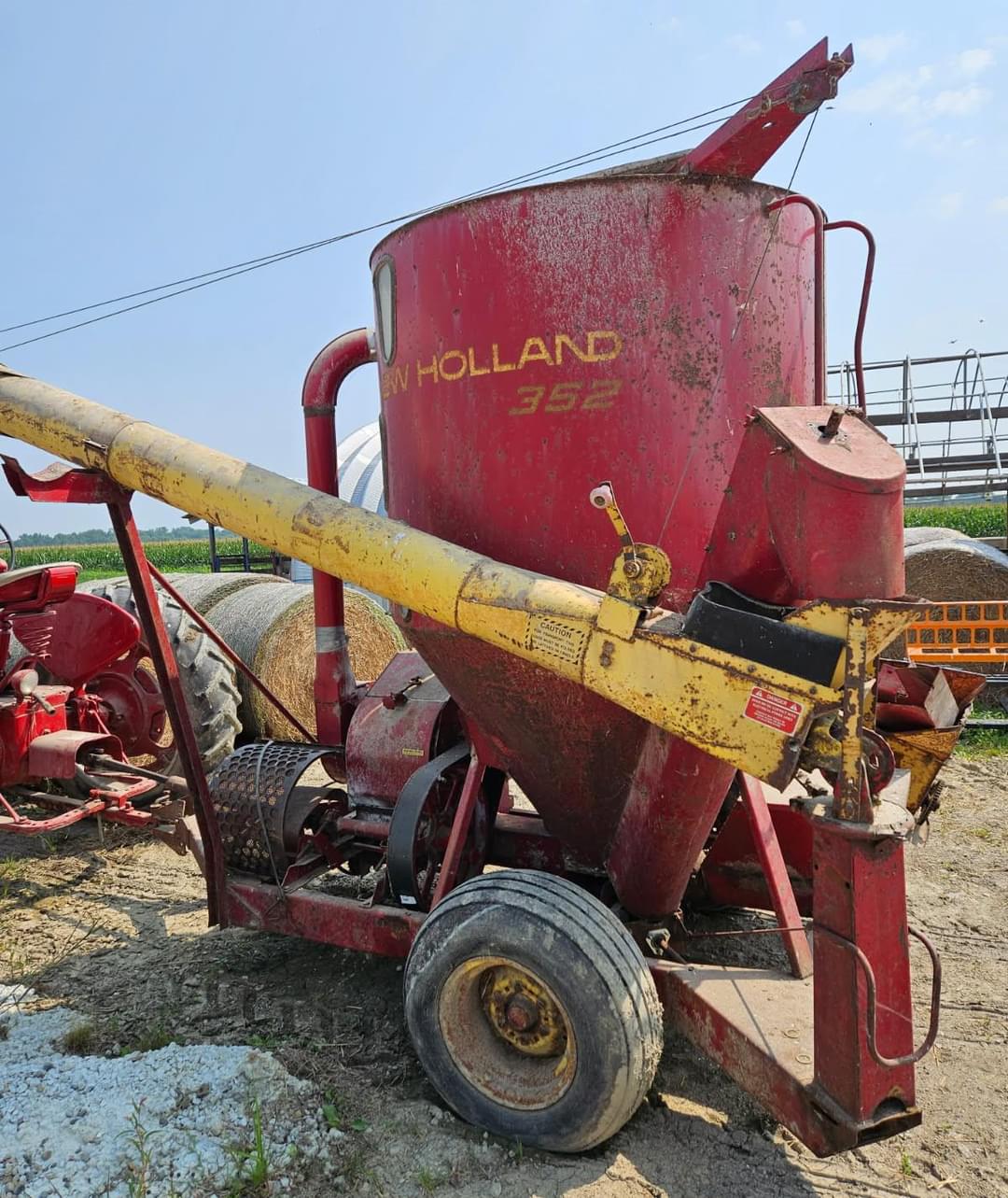 Image of New Holland 352 Primary image