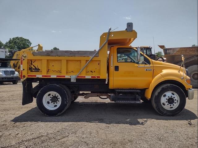 Image of Ford F-650 equipment image 2