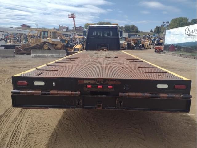 Image of Freightliner Columbia equipment image 3