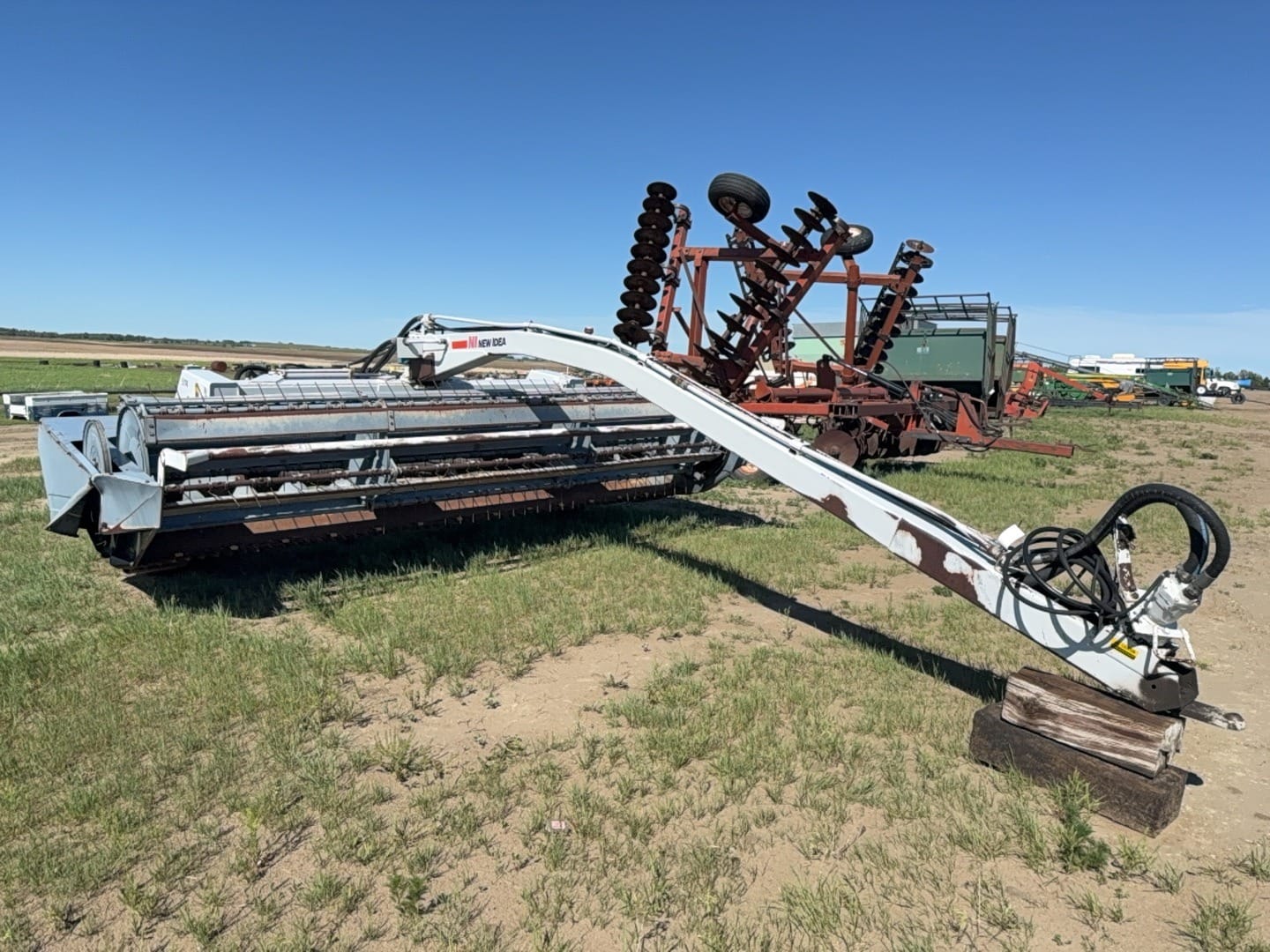New Idea 5114 Equipment Image0