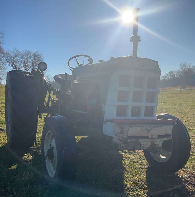 Image of Oliver 550 equipment image 2