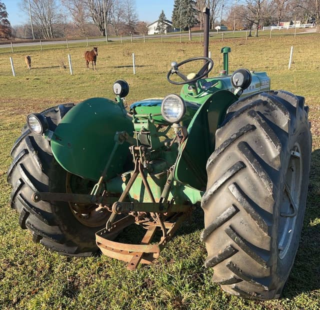 Image of Oliver 550 equipment image 4