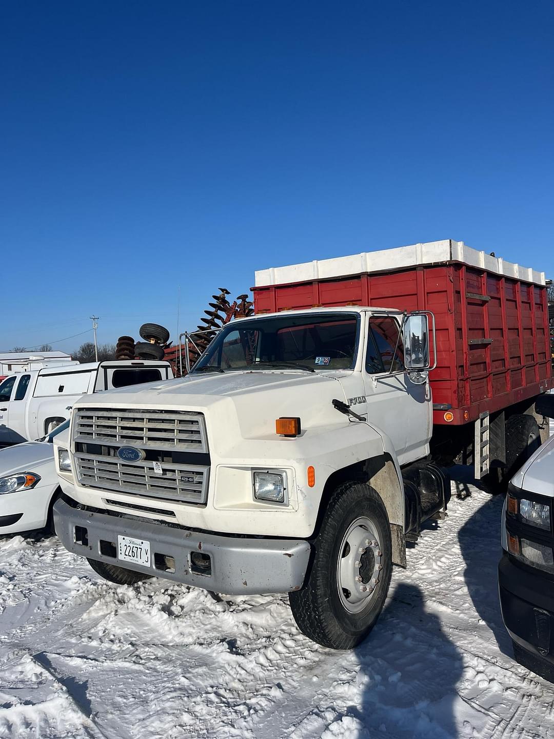 Image of Ford F-700 Primary image