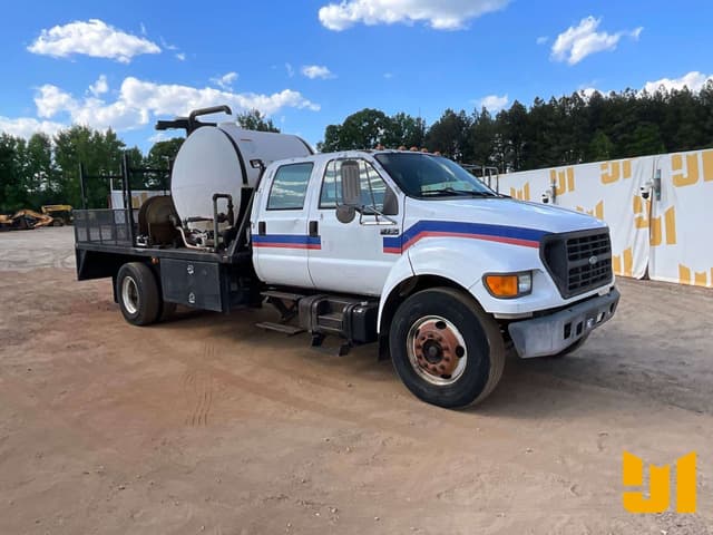 Image of Ford F-750 equipment image 2